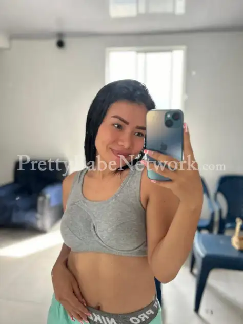 Engineering Student Renu—College Call Girl in Noida for GFE & Short-Term Relationship