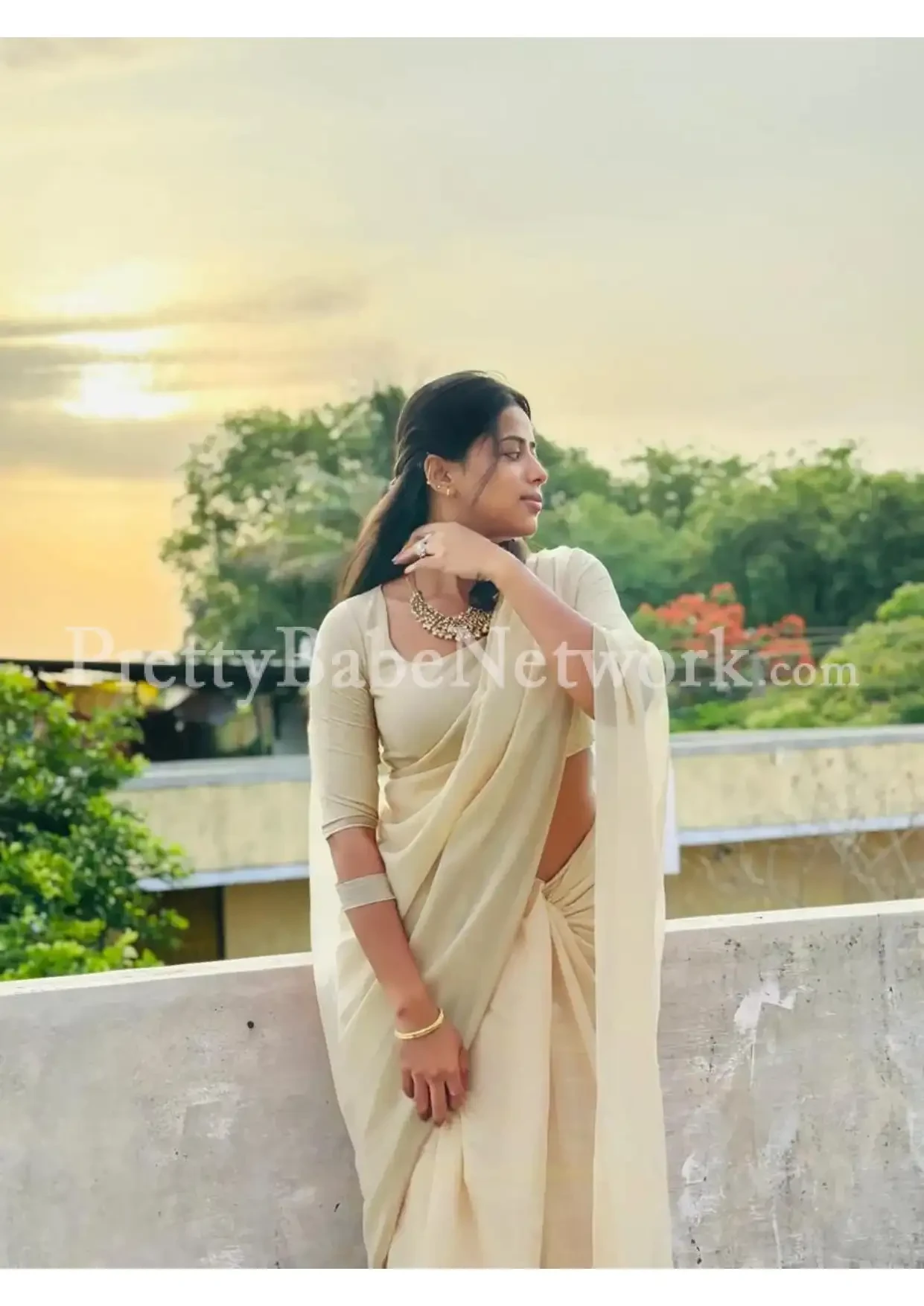 Newest 22-year-old Independent Call Girl Roshni in Gurgaon Awaits You