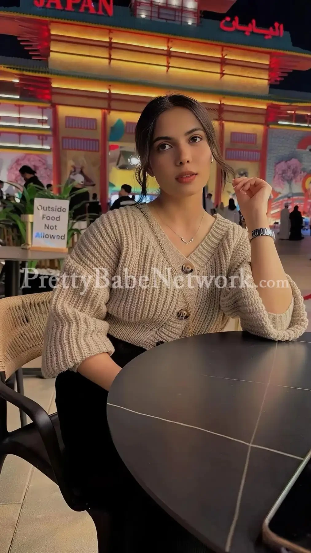 Saanvi - College Escort for Ultimate GFE & Call Girl Service in Gurgaon Sector 22