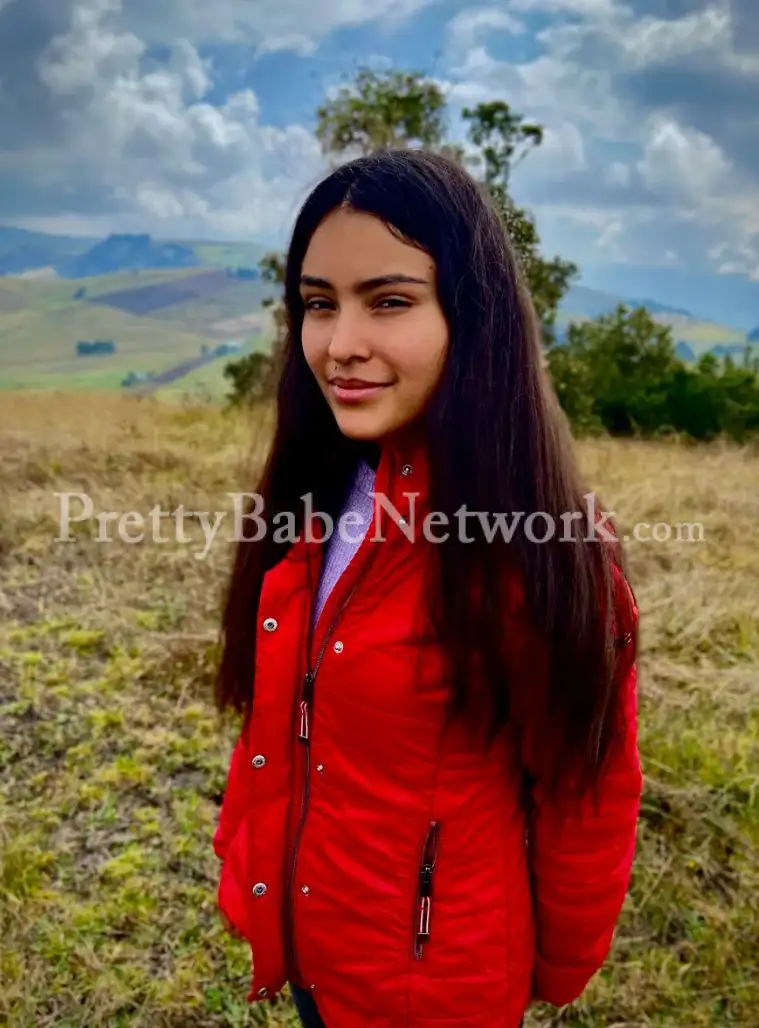 Suhani—Young College Escort in Greater Noida for Private Dating, Sex, or GFE