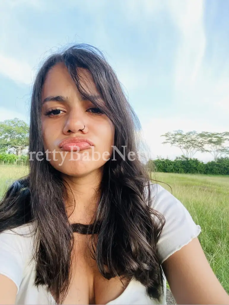 Young Noida Call Girl Tarika—College Escort for Ultimate Sexual Fun