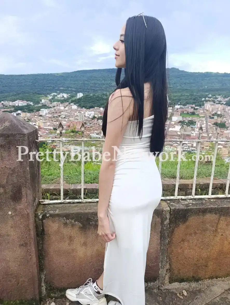 I am Aahana, a petite college student & independent call girl, Barakhamba Road, Delhi