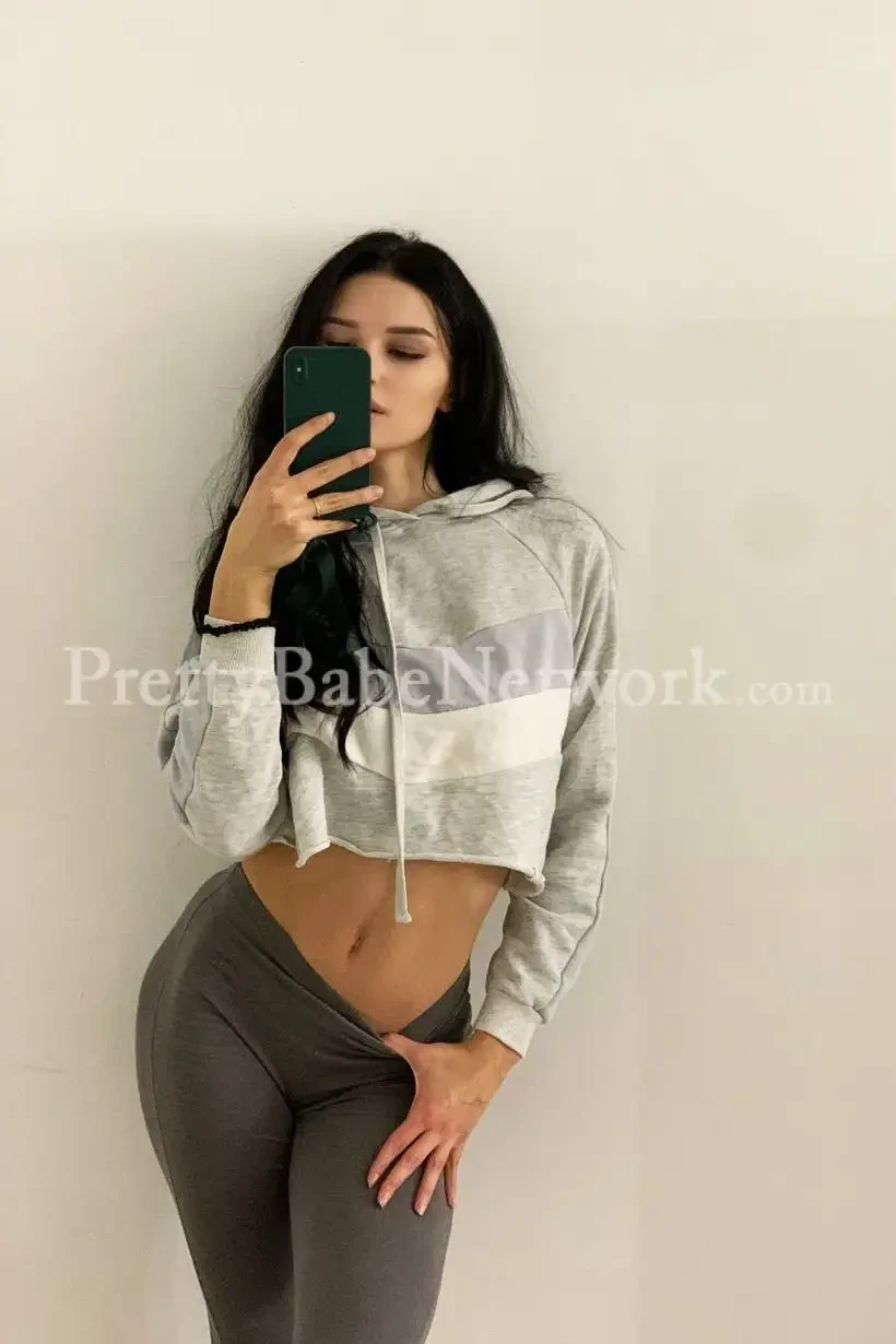 Myself Samisha, a 21-year-old, College-Going Call girl available in New Friends Colony, New Delhi