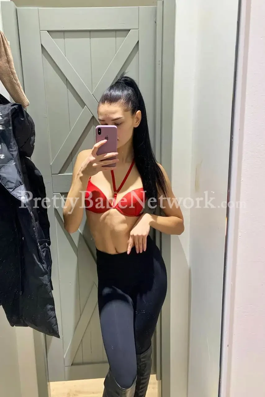 Myself Samisha, a 21-year-old, College-Going Call girl available in New Friends Colony, New Delhi