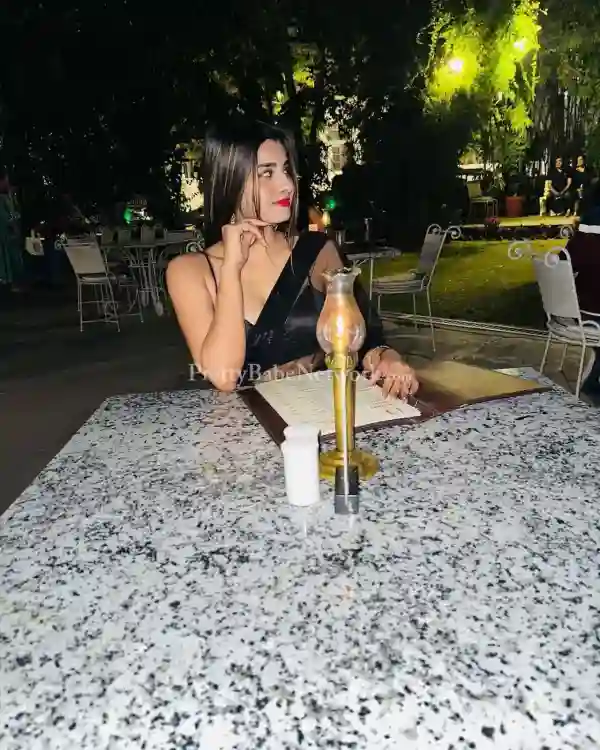 real-escort-services-near-you-in-bangalore-5-star-hotel-3