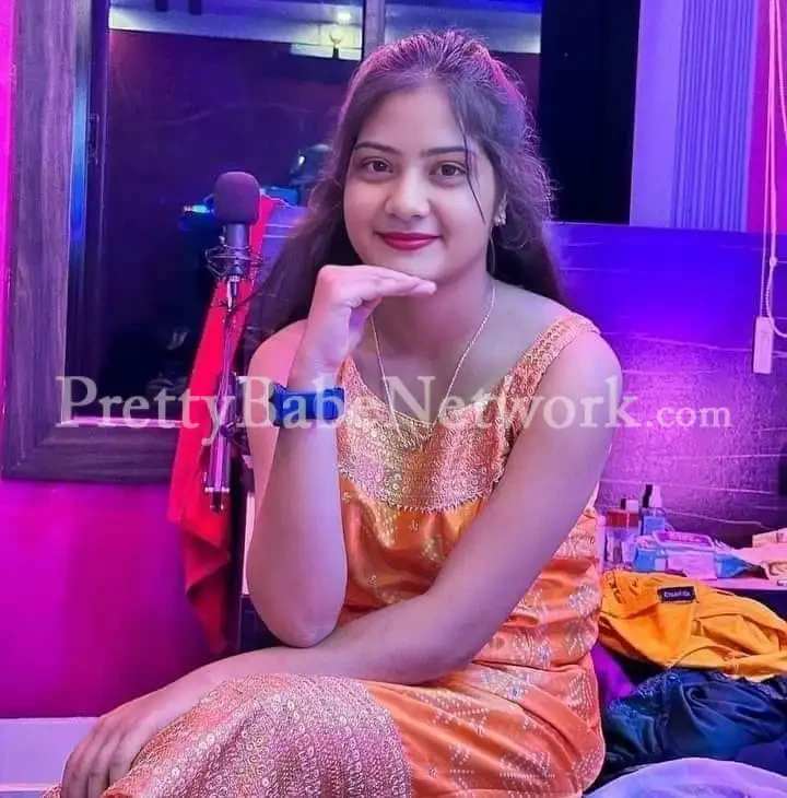 Local young sexy busty college-going call girls available in Adugodi, Bangalore, at a low price