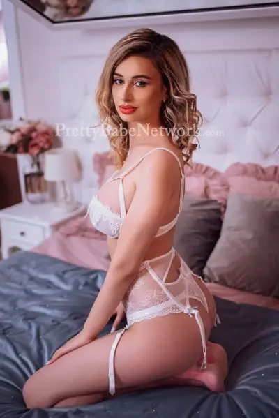 Romanian Escort Yasmina Offers Best Sex Experience in Golden Parkk Hotel, Kolkata