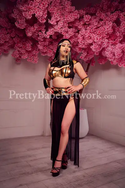 Saudi Arabian Belly Dancer and Independent Escort Alishba for Private Parties