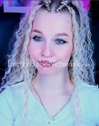 Meet Elegant Companion Miley - British Escort in Mumbai For Sex