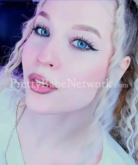 Meet Elegant Companion Miley - British Escort in Mumbai For Sex