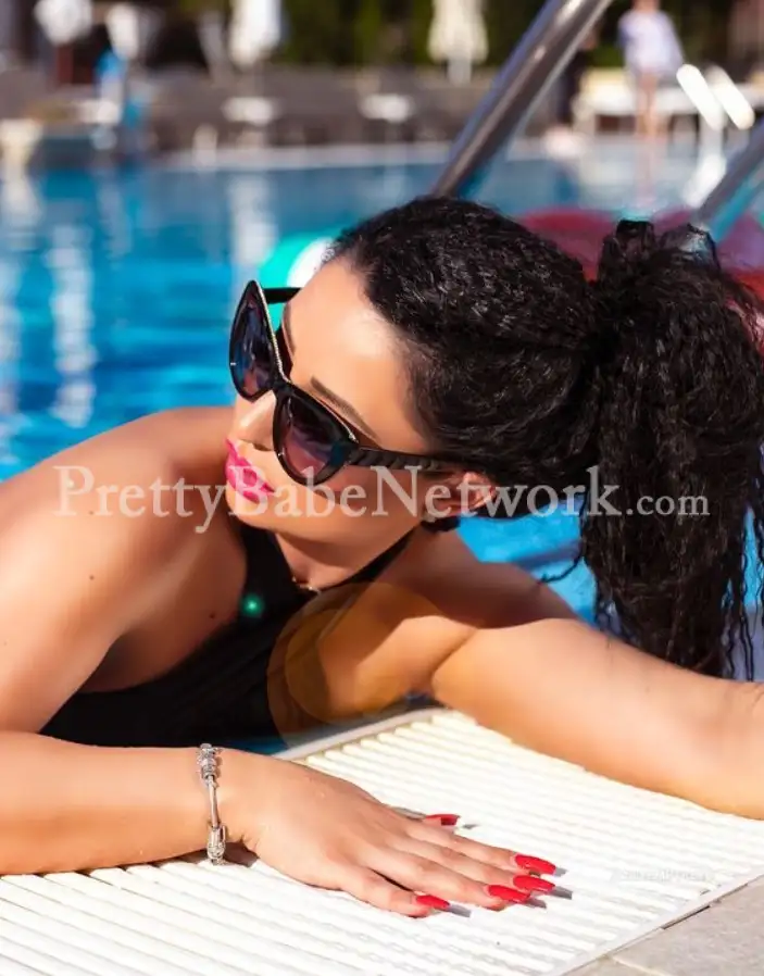 Celebrity Escort Aksara—VIP Influencer for Nude Sex