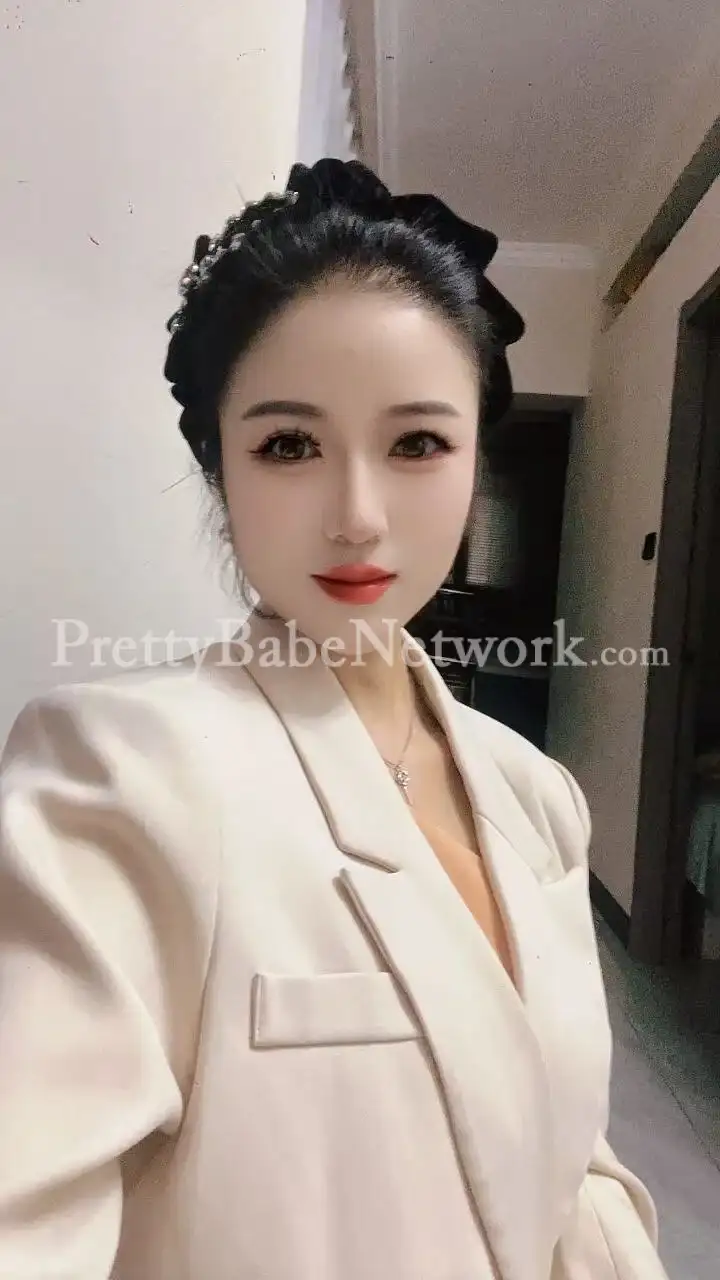 Chenxi - East Asian Actress and Celebrity Escort in Colaba, Mumbai