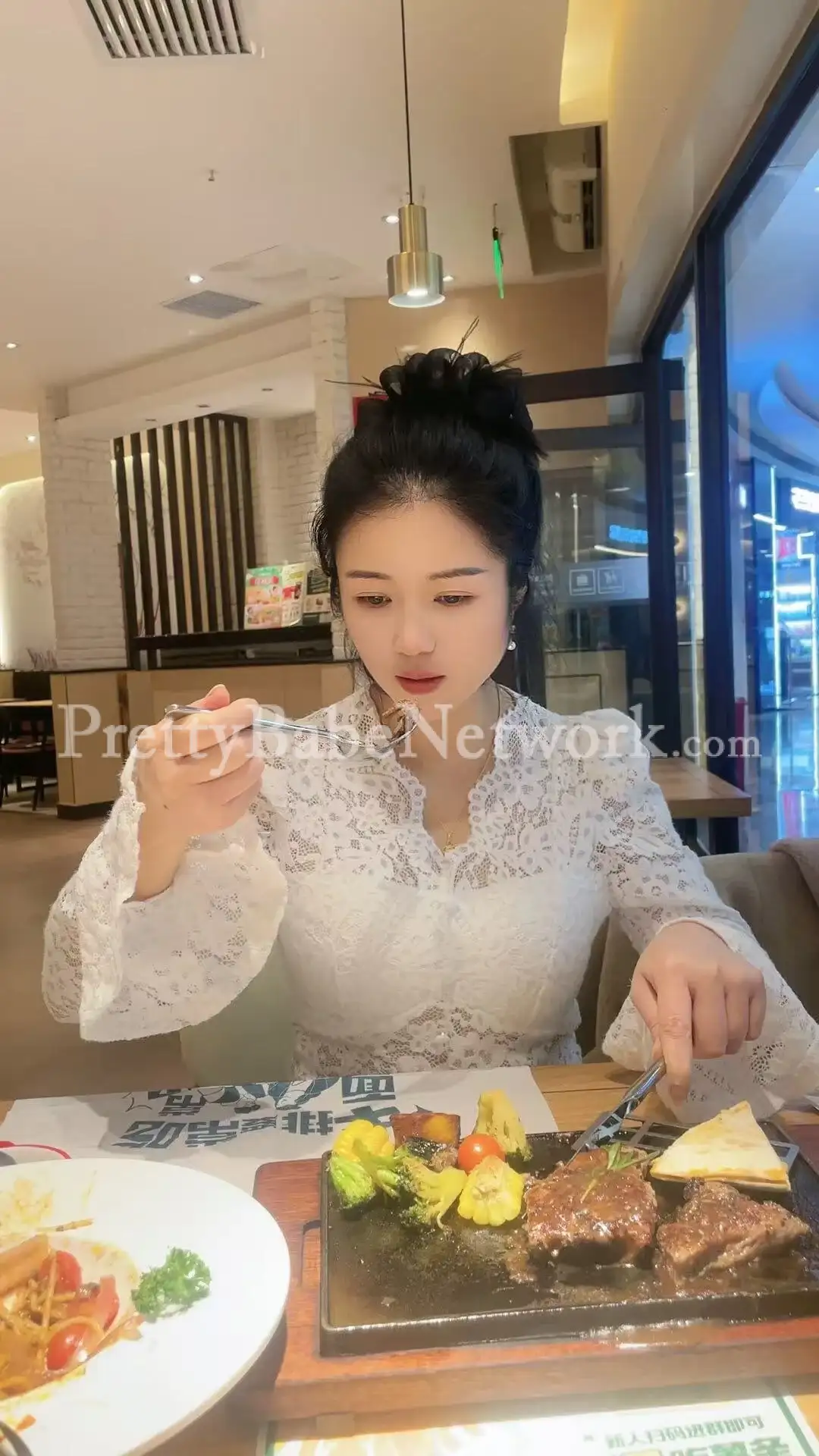Chenxi - East Asian Actress and Celebrity Escort in Colaba, Mumbai