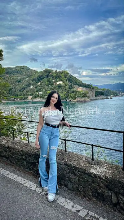 An International Traveler and Activist, Rozy—Celebrity Escort in Mumbai near Churchgate Road