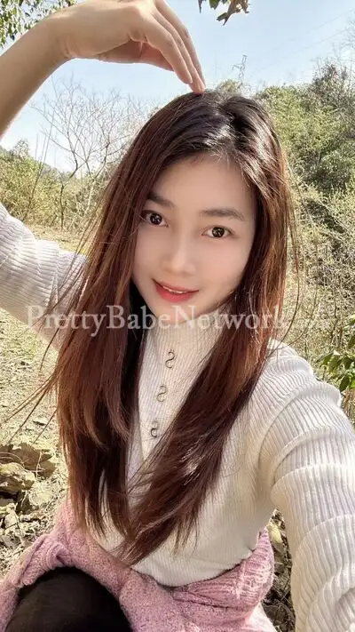 Chinese Escort Girl Mingzhu For Escort Services in The Leela Hotel