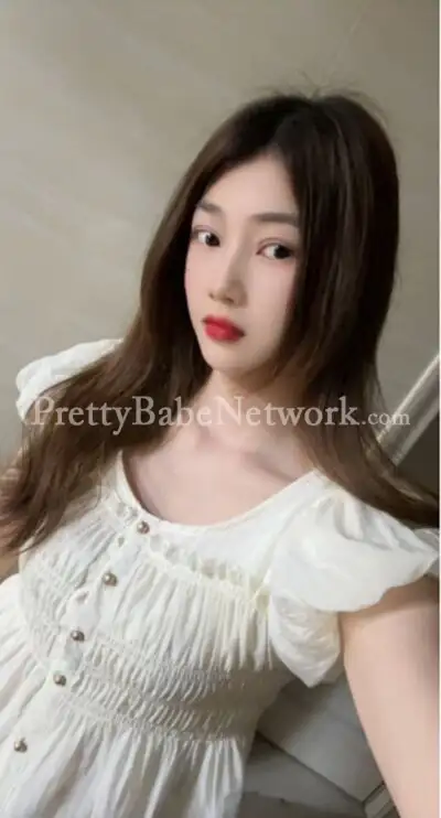 Chinese Escort Girl Mingzhu For Escort Services in The Leela Hotel