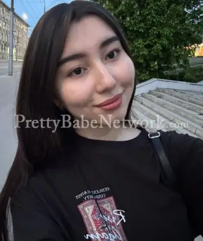 Cute and Naughty Chinese Call Girl Shuyi for Casual Dating & Companionship