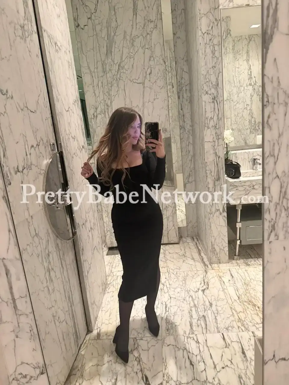 What are you looking for? Meet with a high-profile call girl in Oberoi Hotel, Bangalore