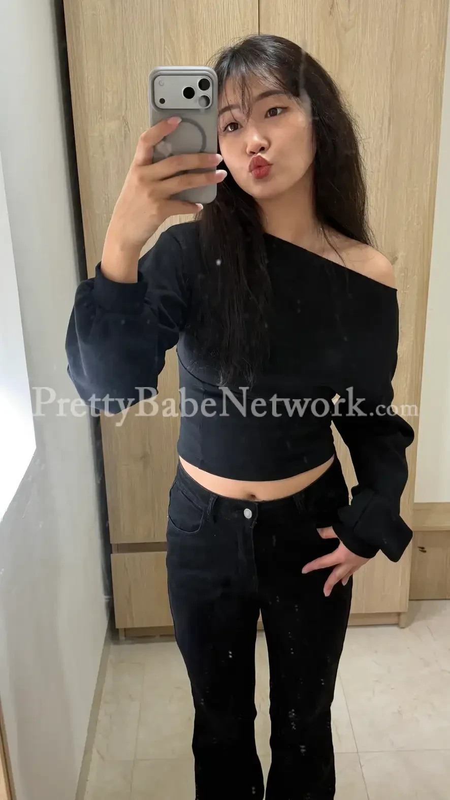 High-Profile Noida Escort Naira for Ideal Girlfriend Experience