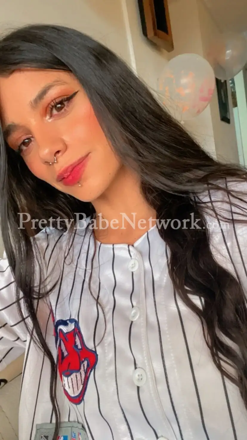 Niya—High-Profile Call Girl in Noida for Personalized Dating