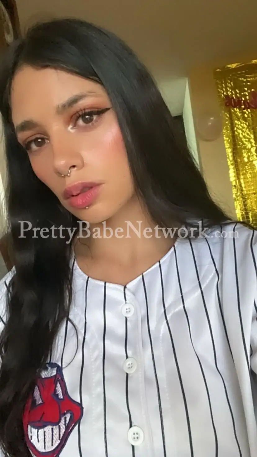 Niya—High-Profile Call Girl in Noida for Personalized Dating