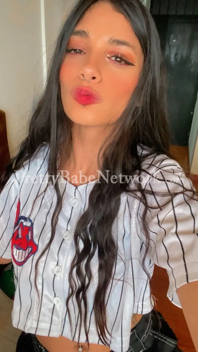 Niya—High-Profile Call Girl in Noida for Personalized Dating