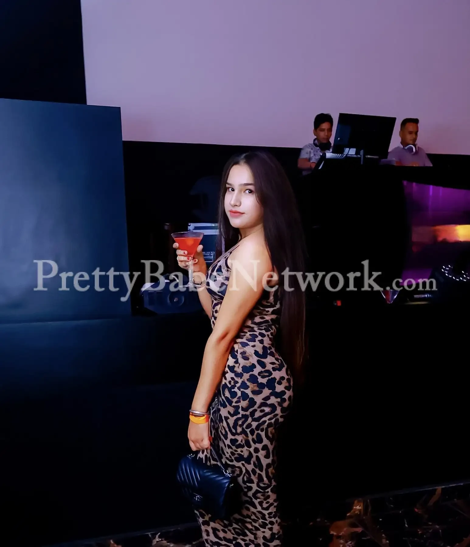 Indian Model Girl near Sunday Hotel & Residences, Gurgaon, For a Delicious Sex