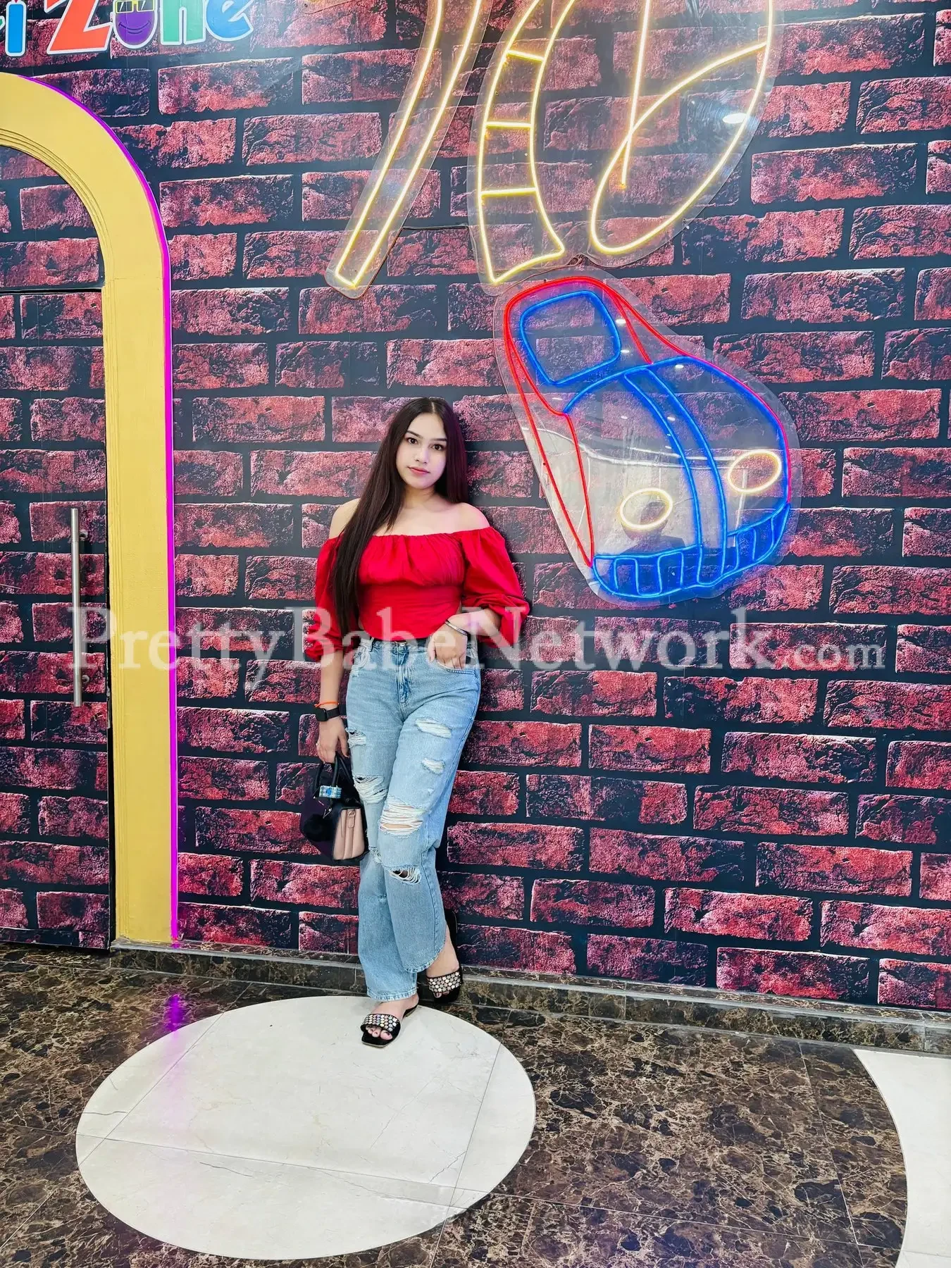 Indian Model Girl near Sunday Hotel & Residences, Gurgaon, For a Delicious Sex