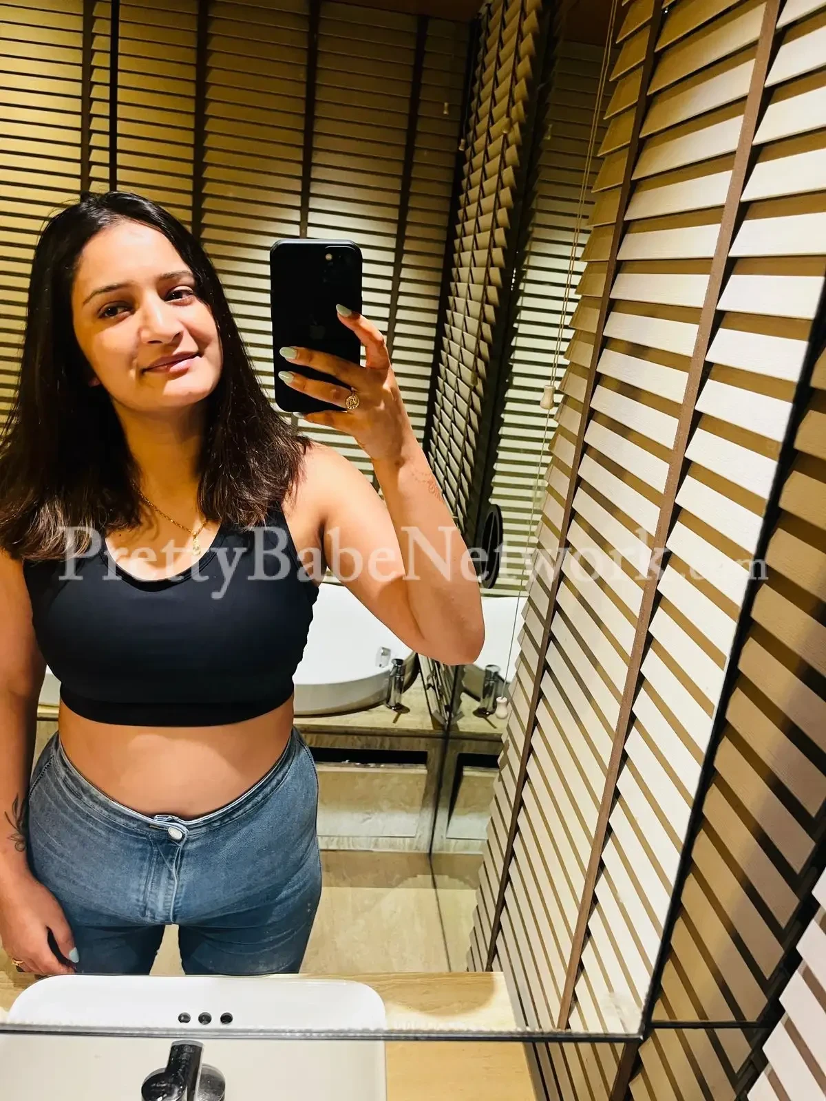 Meera – Busty Independent Call Girl - Indian escort in Goa