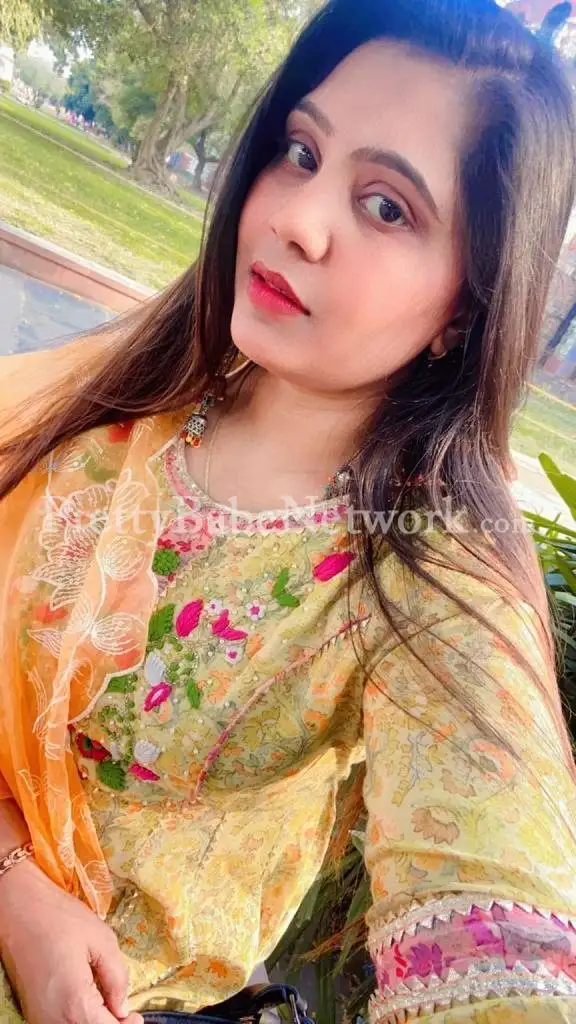 Genuine Model & Independent Kolkata Escort Avni in Holiday Inn Hotel