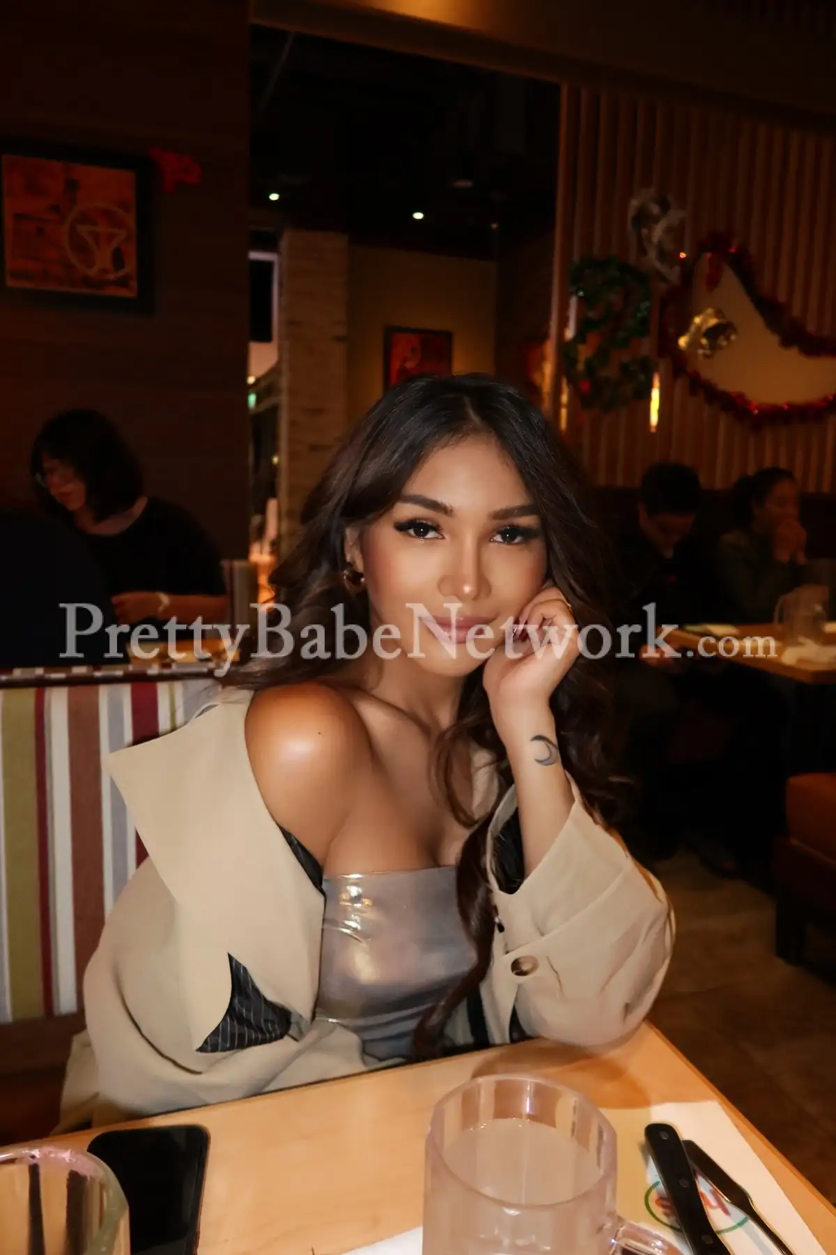 Let's Connect! Myself Dahlia, Model Escort from Philippines in Kolkata