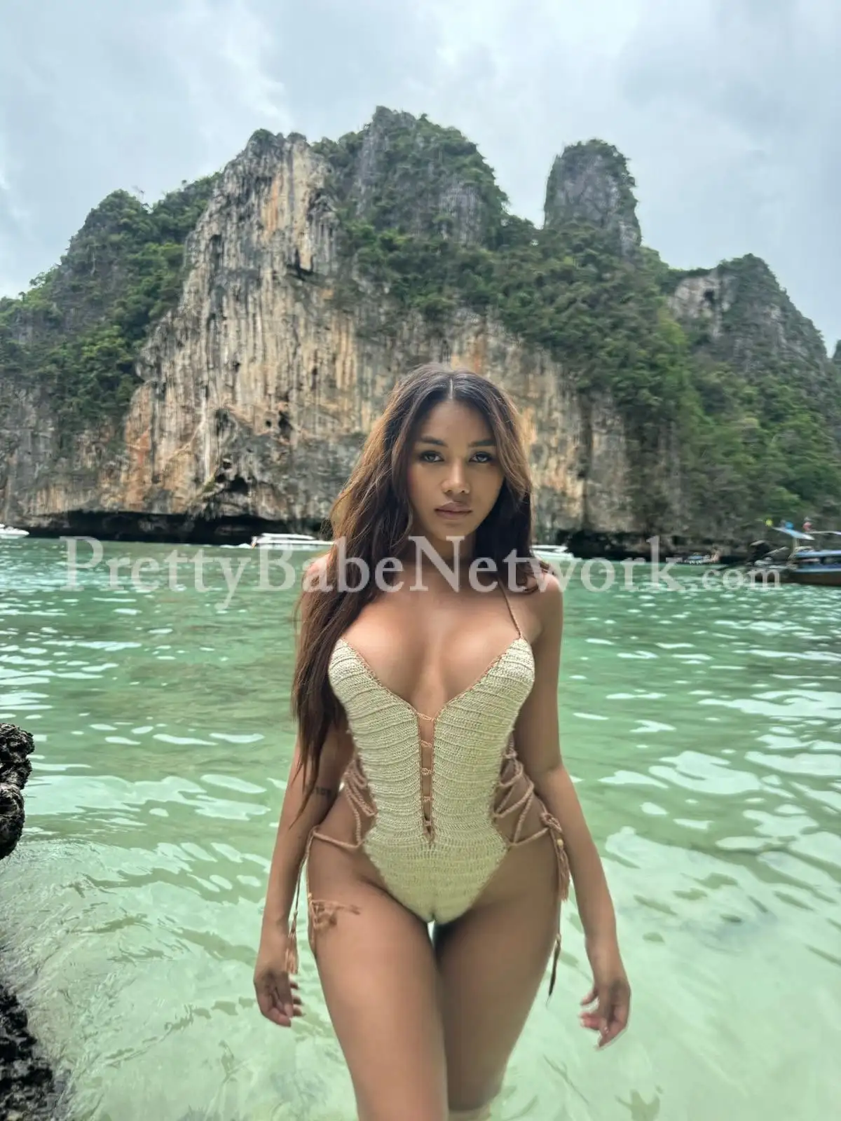 Let's Connect! Myself Dahlia, Model Escort from Philippines in Kolkata