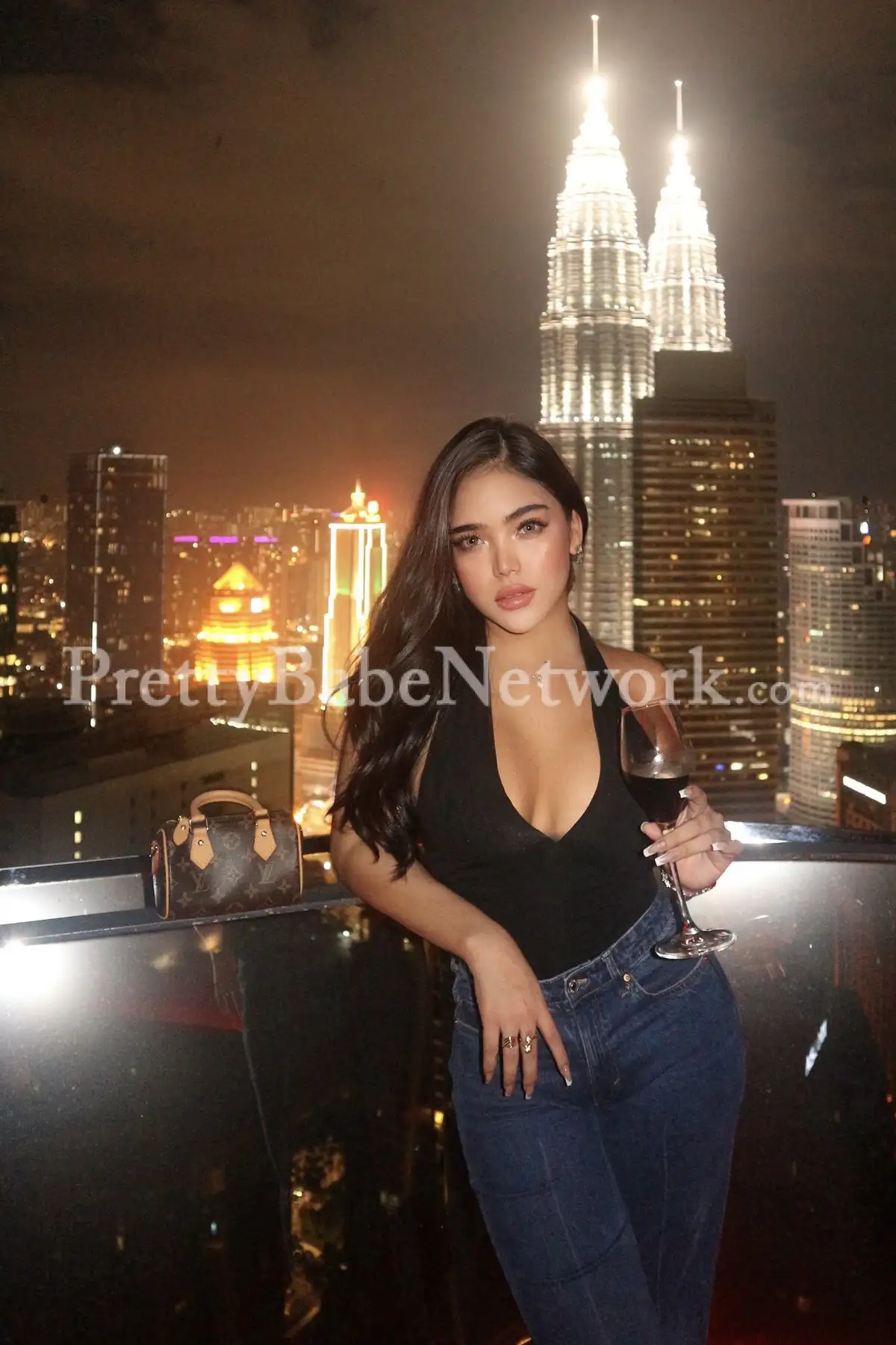 I'm Daniela- OnlyFans Model & Spanish Escort near Gurgaon Sector 54 for Sexual Encounters