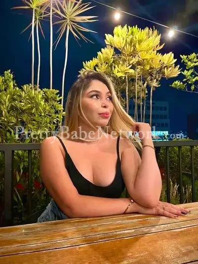 Russian Escort in Gurgaon Alina from Kazan Offers Deep Kisses & Fucking