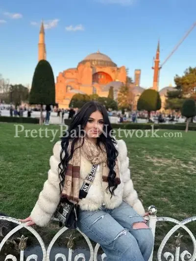 Blonde Latina Larisa Russian Escort in Gurgaon for Cams & Sex Meets