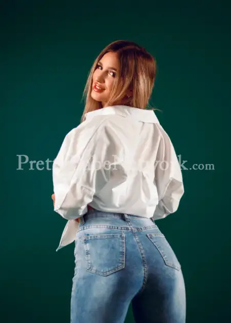 Foreigner Call Girl Lelyah—Russian Escort in Navi Mumbai for Sex Behind Closed Doors