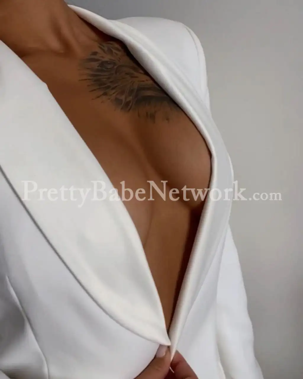 Classy Russian model & escort Natalia is ready to meet you in Connaught Place, Delhi for paid erotic sexual services
