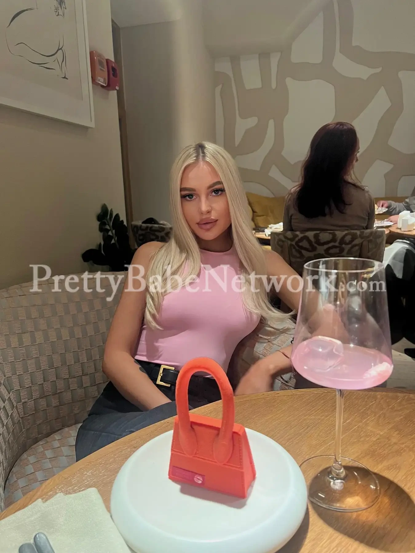 Yana - Just Arrived Kolkata Russian Escort in Esplanade 5* Hotels! Sex Hookups