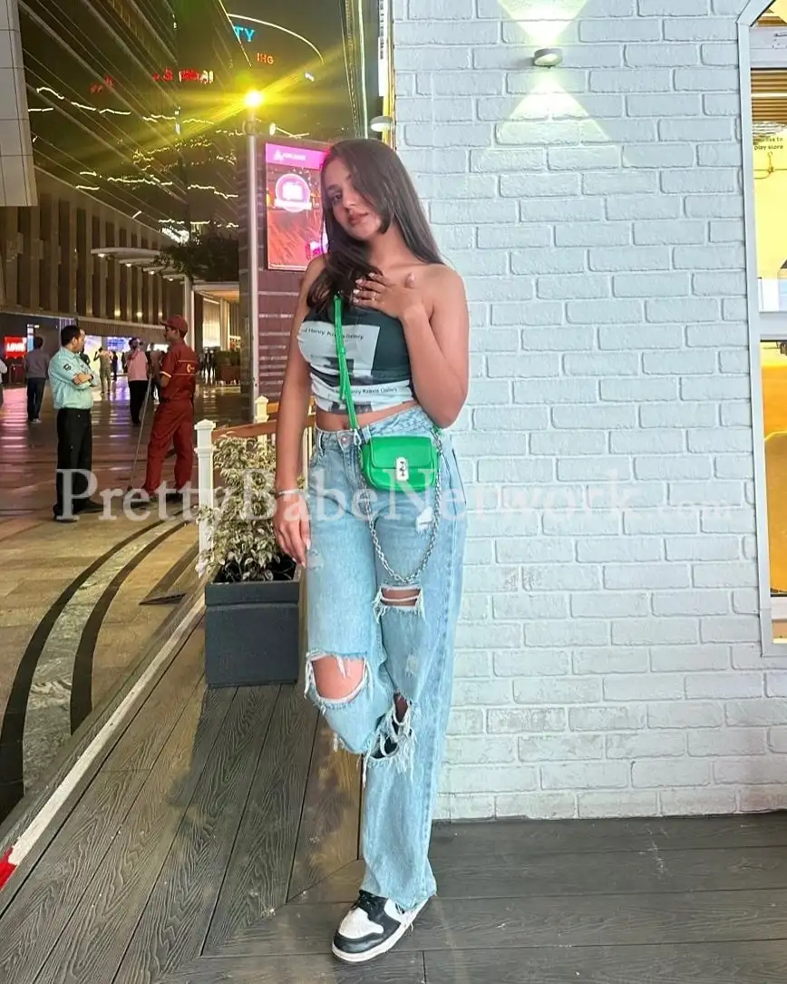 Struggling Actress Escort in Gurgaon Suhana! Service in Only 3/4/5-star Hotels