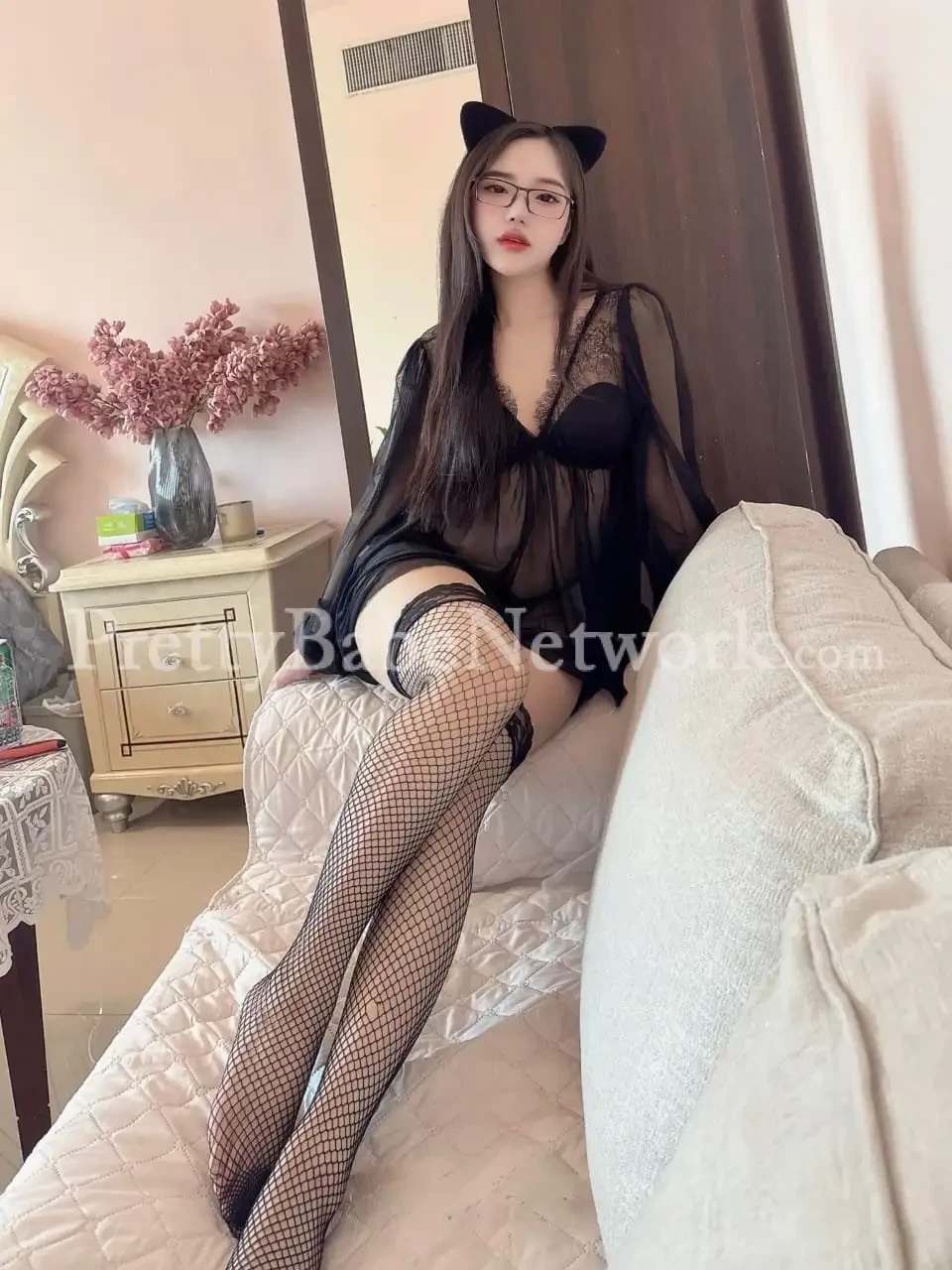 Vietnamese Call Girl Hạnh, Full Escort Service, 20 Years Old