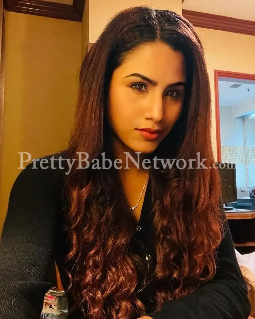 Saniya, I Can Offer You GFE Service in UB City, Bangalore