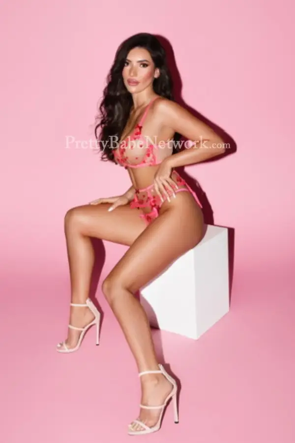 Book 25-Year-Old Escort From Turkey Kalista for Girlfriend Experience at Just 15K