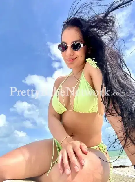 Meet Ayushi, a bombshell female in Delhi - High-class escorts in Gulmohar Park