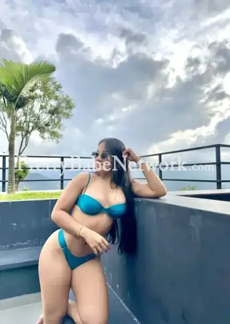 Meet Ayushi, a bombshell female in Delhi - High-class escorts in Gulmohar Park