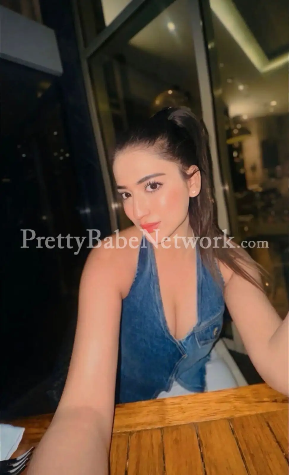 High Profile Genuine Escort in Holiday Inn Hotel Aerocity, Delhi