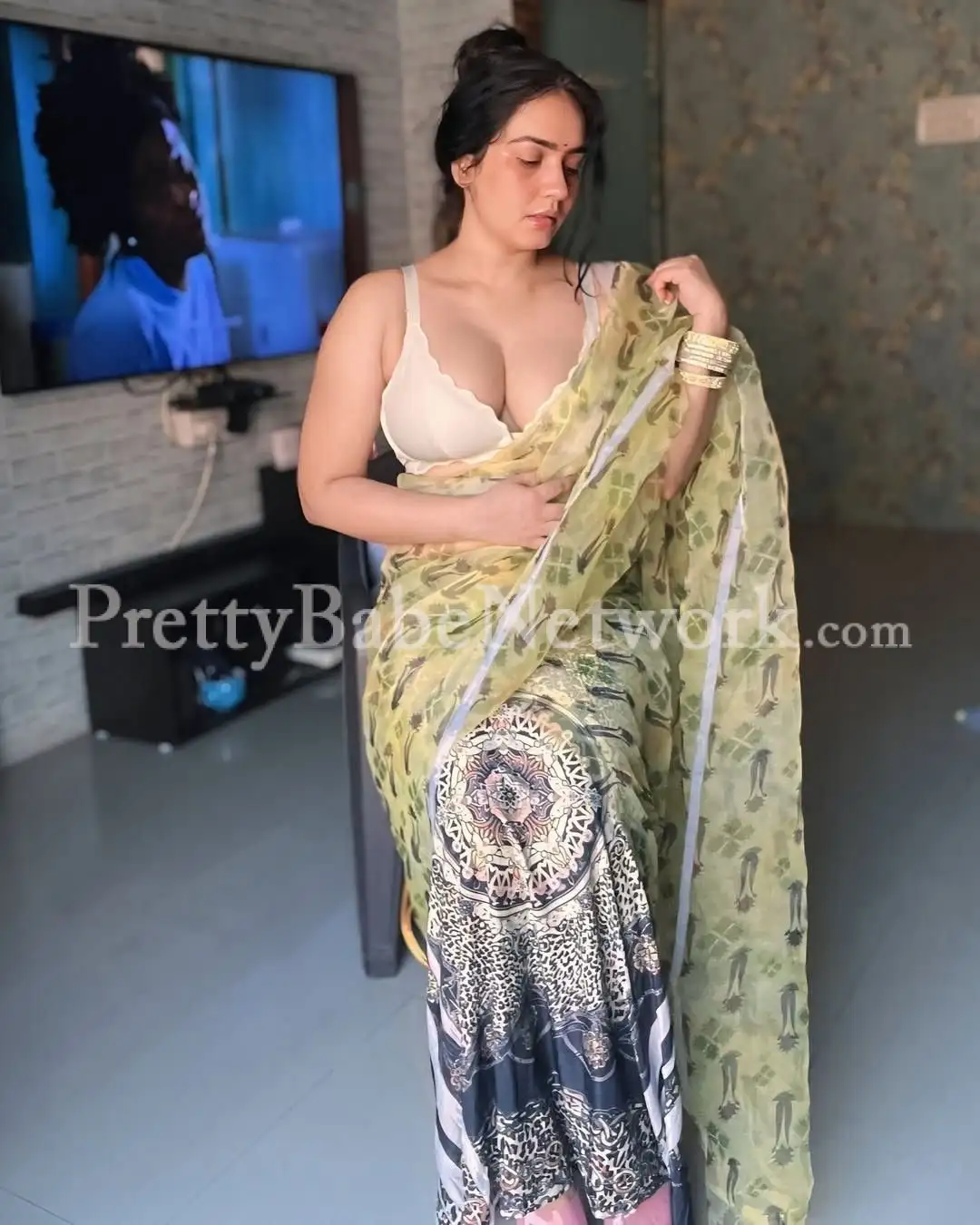 Bhavi, Independent Bhabhi Escort near Beliaghata, Kolkata! Available Outcalls Also