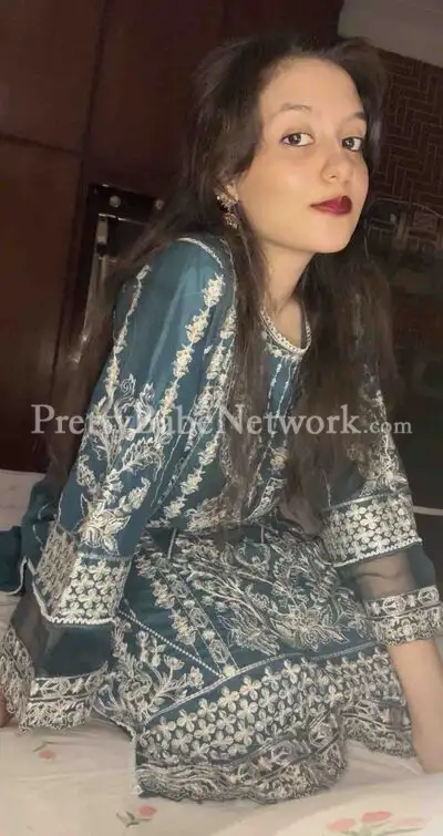 Housewife Farida For Premium Escort Services in Hotel Marine Plaza