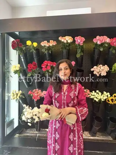 Housewife Farida For Premium Escort Services in Hotel Marine Plaza