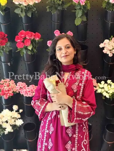 Housewife Farida For Premium Escort Services in Hotel Marine Plaza