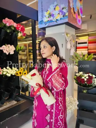 Housewife Farida For Premium Escort Services in Hotel Marine Plaza